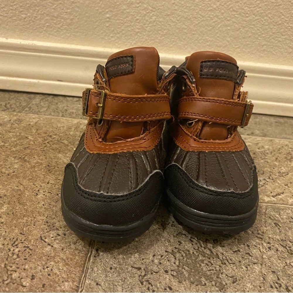 US polo Assn boys duck toes brown shoes size 6